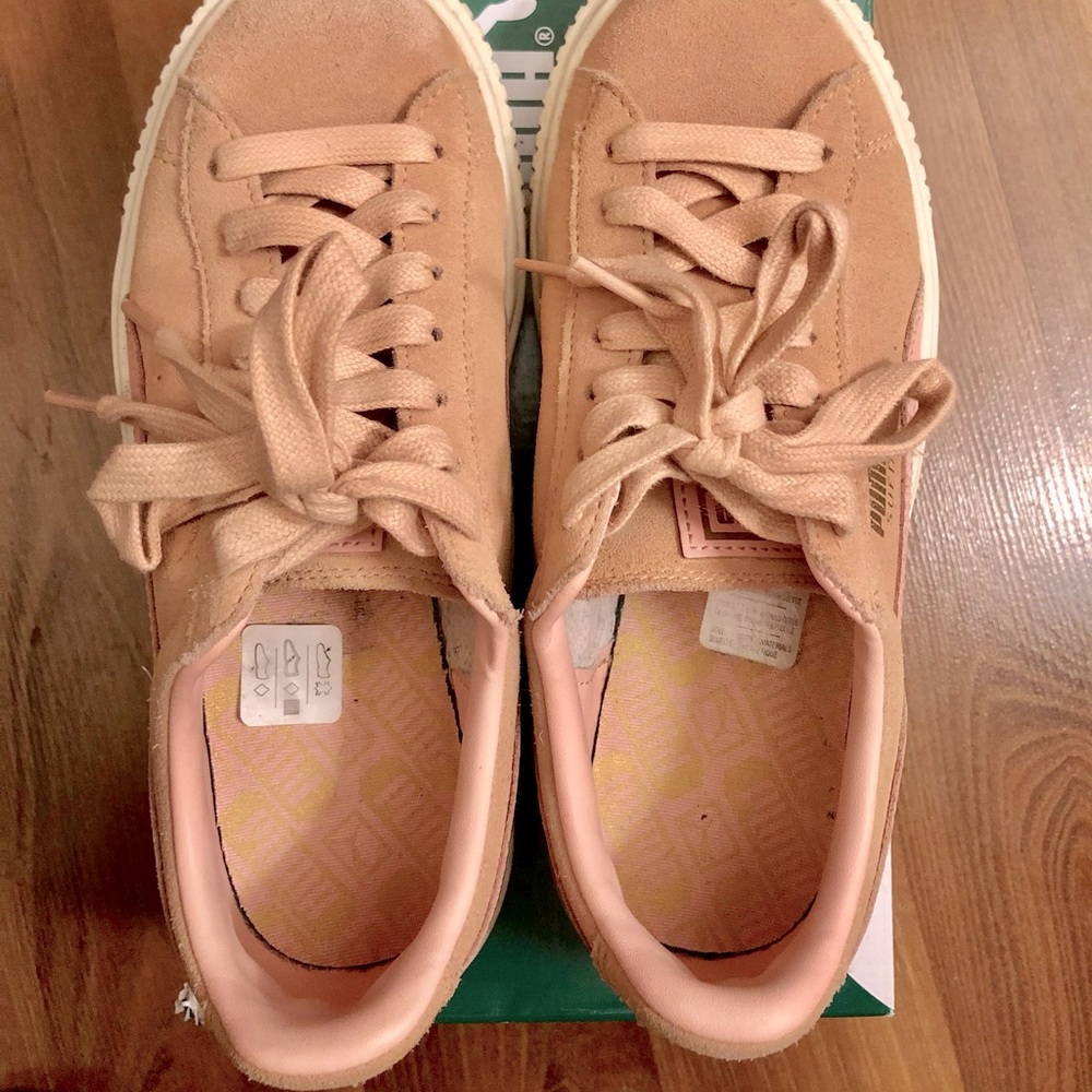 Puma suede platform sneaker US 6